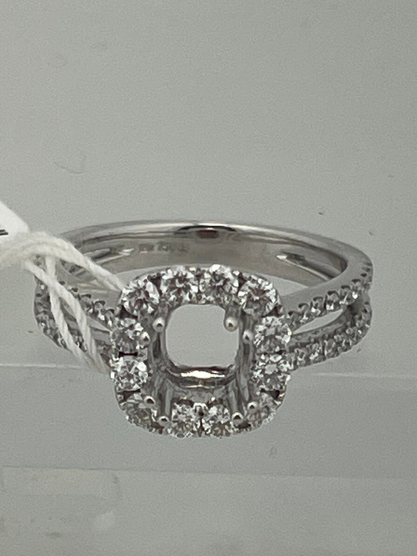18k white Gold setting